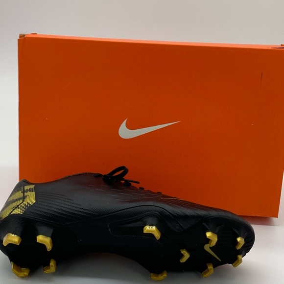 Women’s Nike Vapor 12 pro Soccer cleats black gold - Picture 2 of 3
